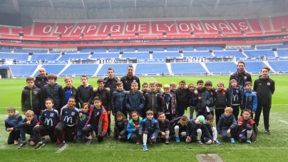 Les stagiaires OL Foot&Fun rencontrent Lacazette et Depay